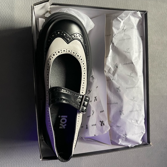 Mary Janes - Picture 3 of 4